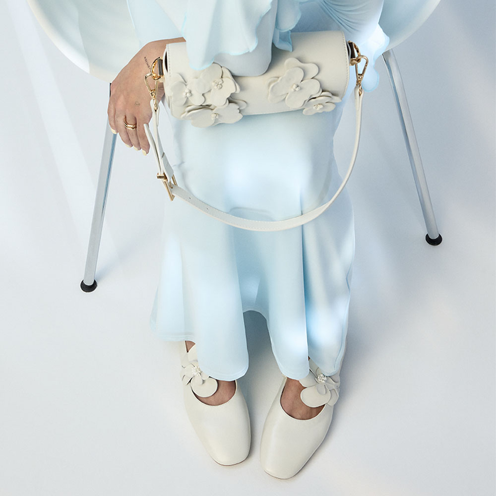 Floralina-In Women's White Ballerinas image number 0